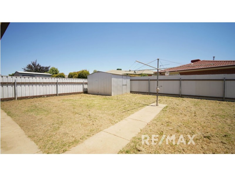 77 Dalman Parkway, Glenfield Park NSW 2650