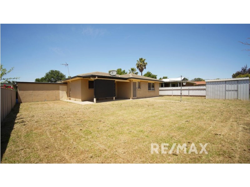 77 Dalman Parkway, Glenfield Park NSW 2650