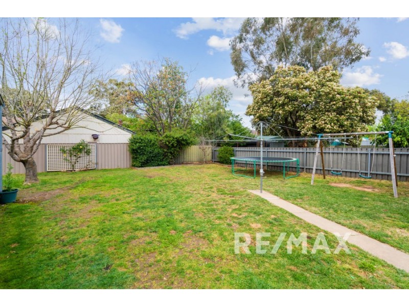 17 Willow Street, Kooringal NSW 2650