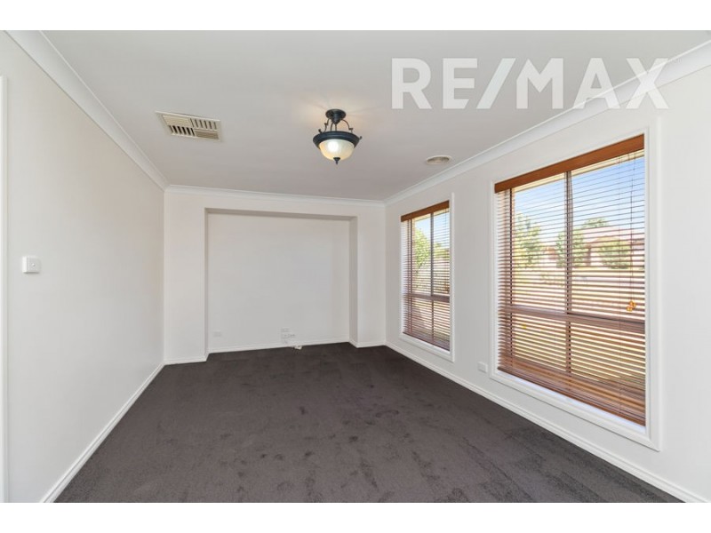 9 Illeura Road, Bourkelands NSW 2650