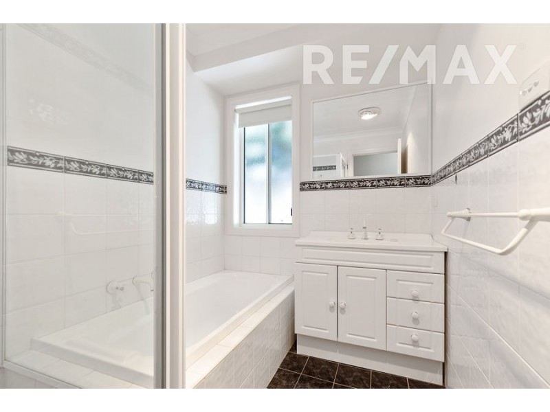 9 Illeura Road, Bourkelands NSW 2650