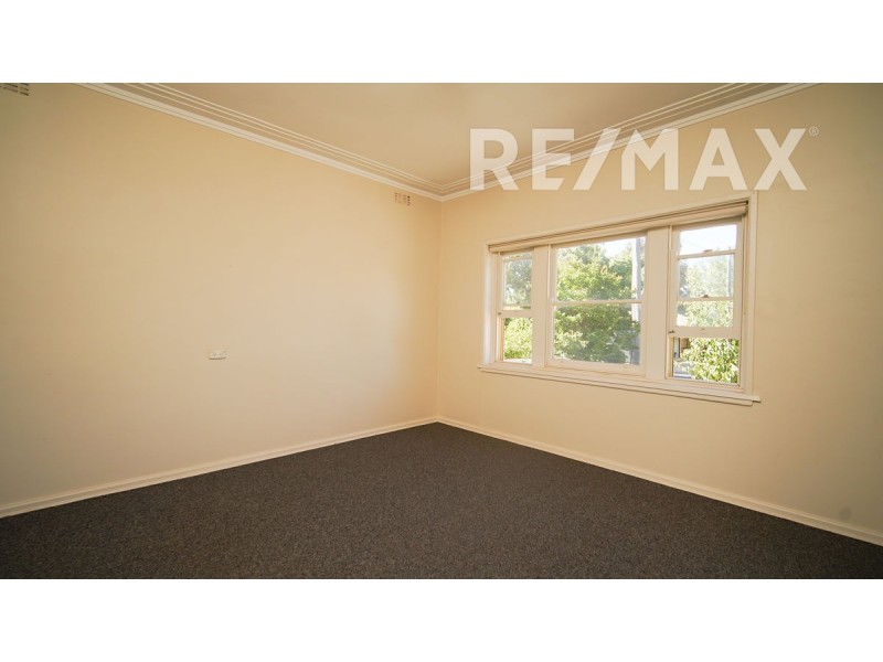 2 Sullivan Avenue, Wagga Wagga NSW 2650