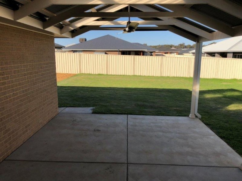 8 Mugga Street, Gobbagombalin NSW 2650