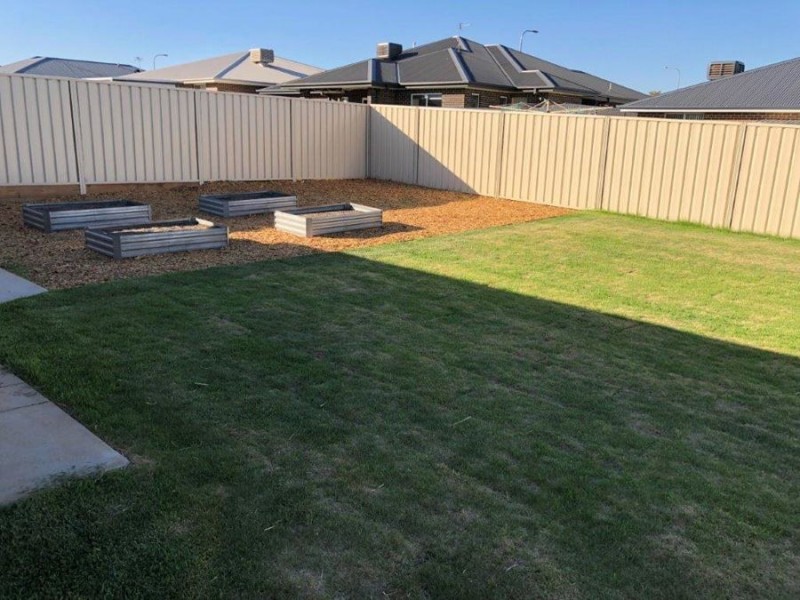 8 Mugga Street, Gobbagombalin NSW 2650