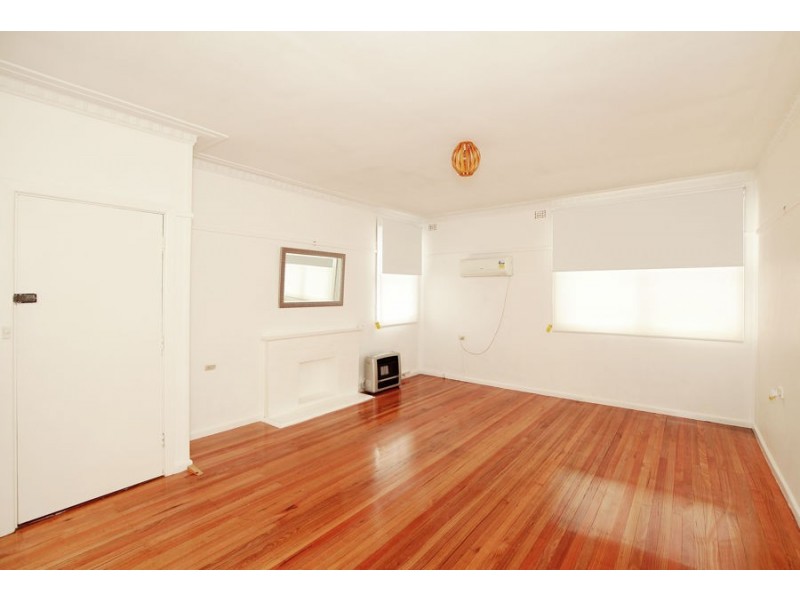 8 Margaret Avenue, Mount Austin NSW 2650