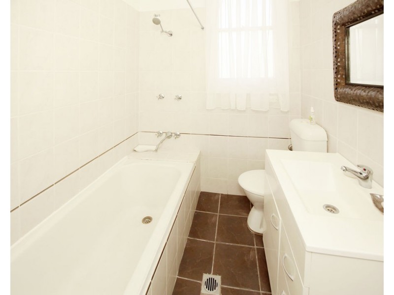 8 Margaret Avenue, Mount Austin NSW 2650