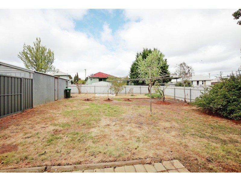 8 Margaret Avenue, Mount Austin NSW 2650