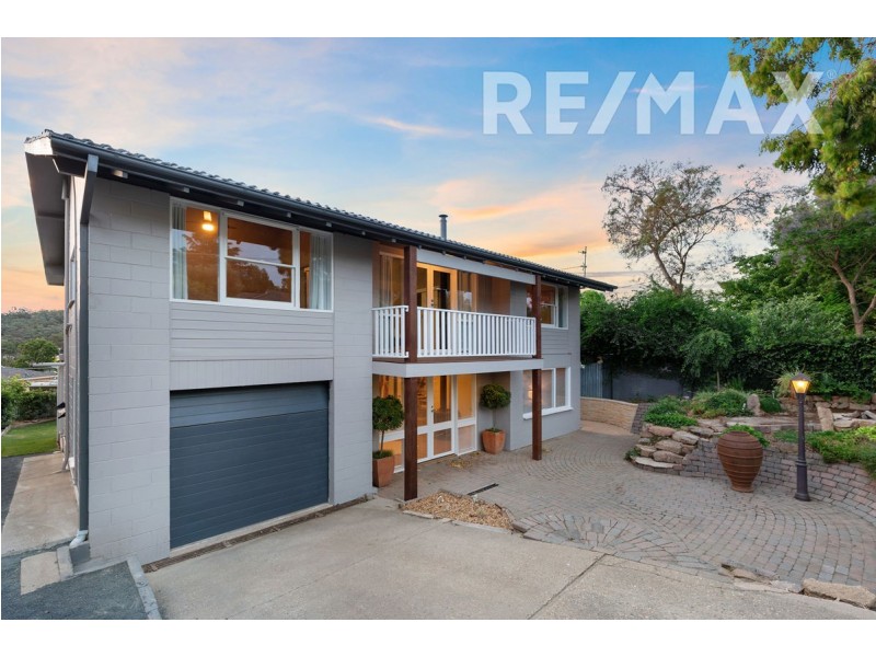 13 Churchill Avenue, Kooringal NSW 2650