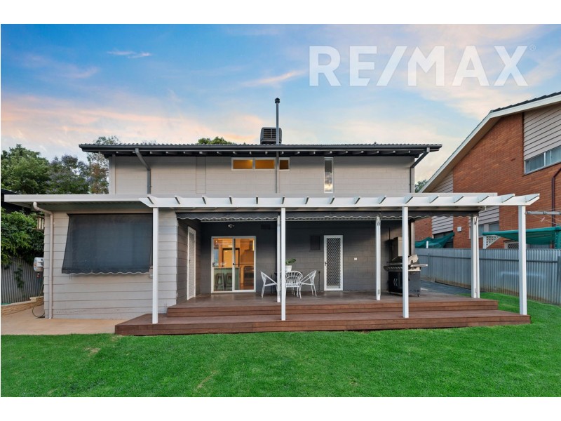 13 Churchill Avenue, Kooringal NSW 2650