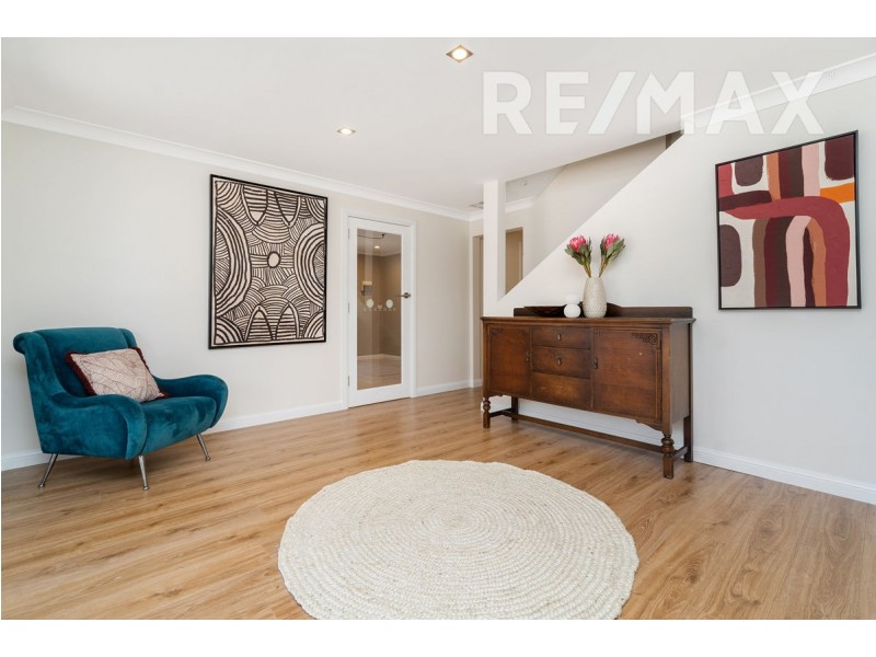 13 Churchill Avenue, Kooringal NSW 2650