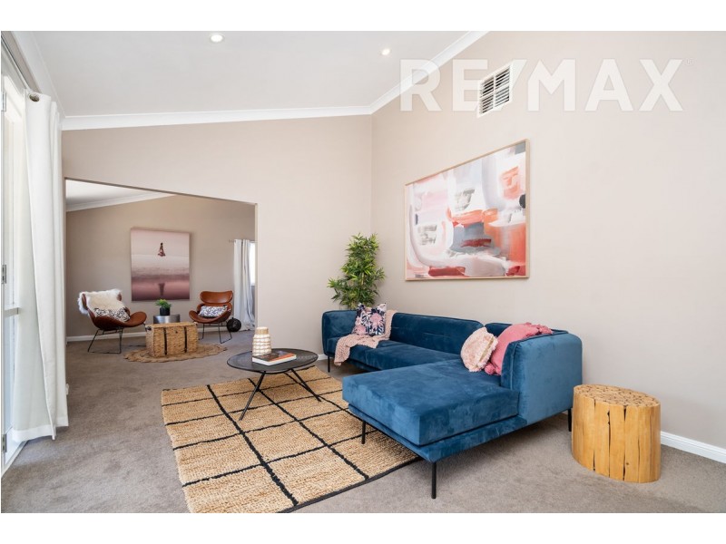 13 Churchill Avenue, Kooringal NSW 2650