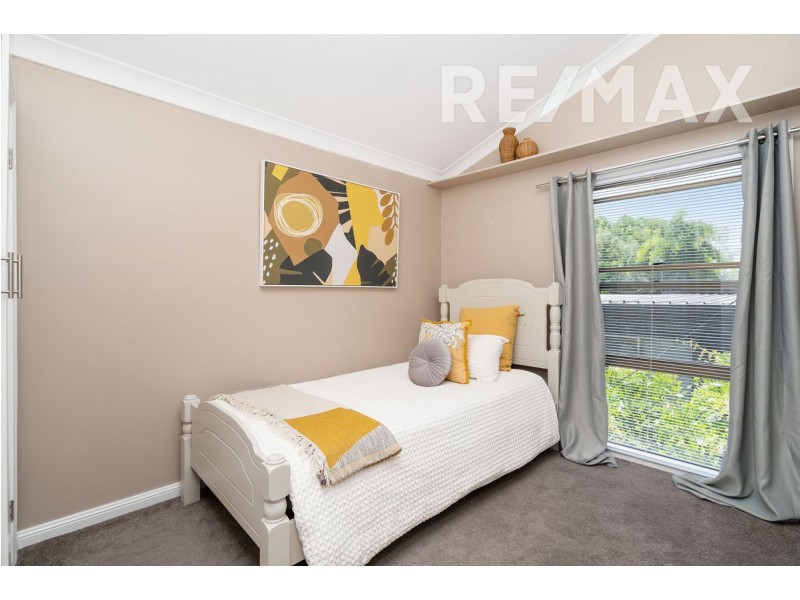 13 Churchill Avenue, Kooringal NSW 2650