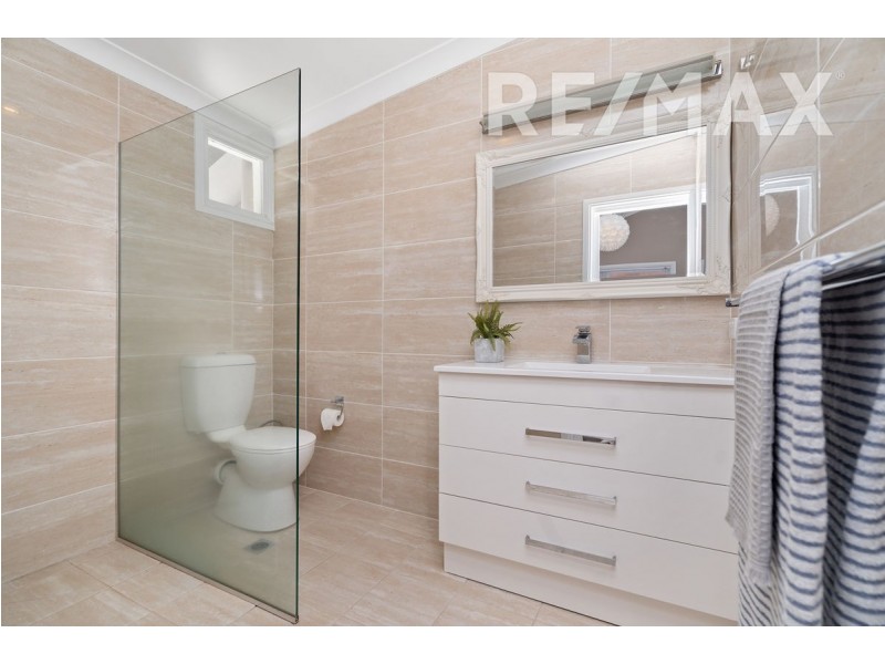 13 Churchill Avenue, Kooringal NSW 2650