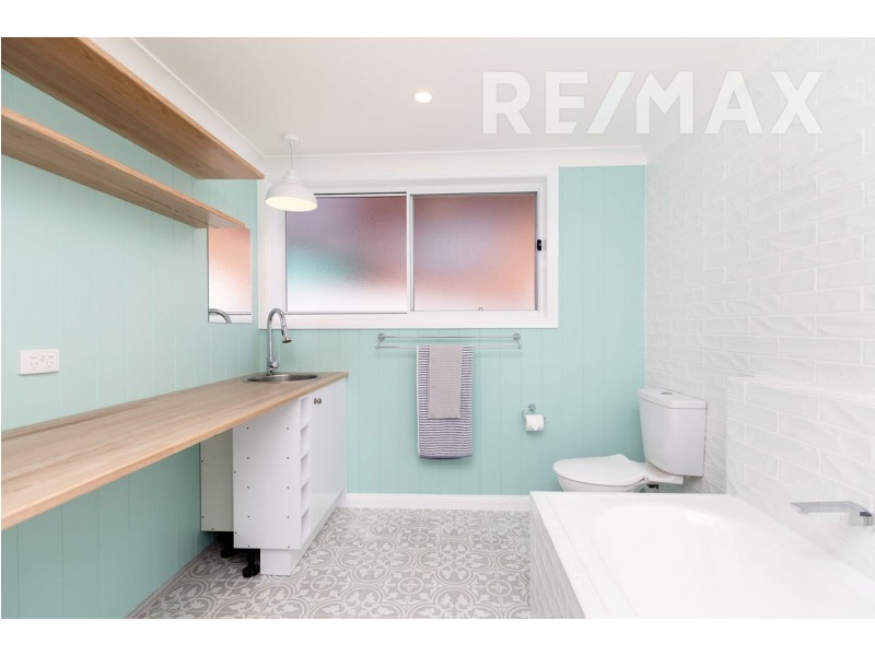 13 Churchill Avenue, Kooringal NSW 2650