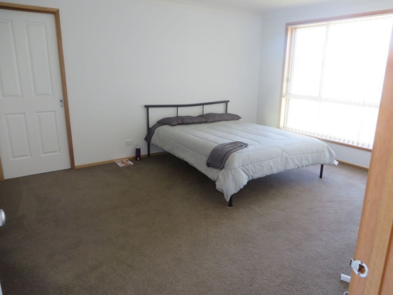 4 Pinnacle Place, Estella NSW 2650