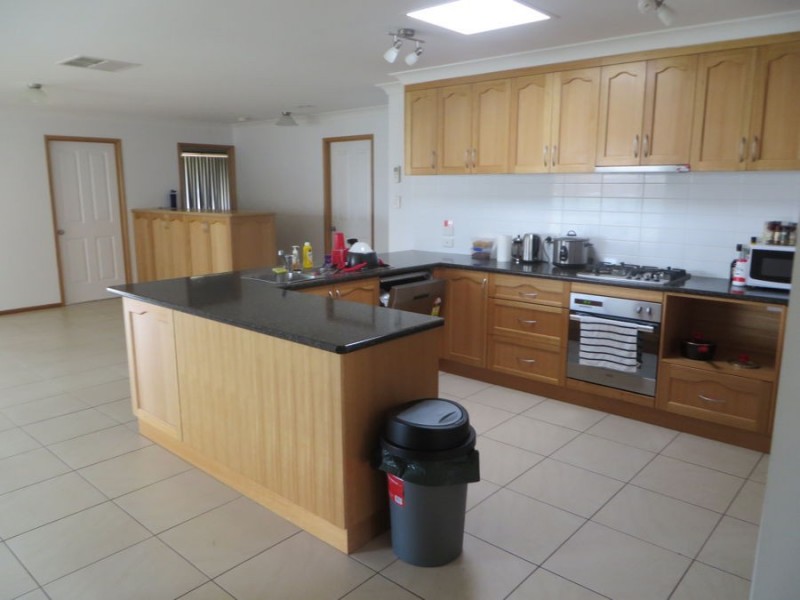 4 Pinnacle Place, Estella NSW 2650