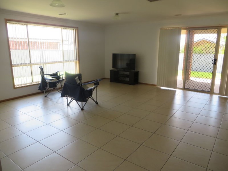 4 Pinnacle Place, Estella NSW 2650