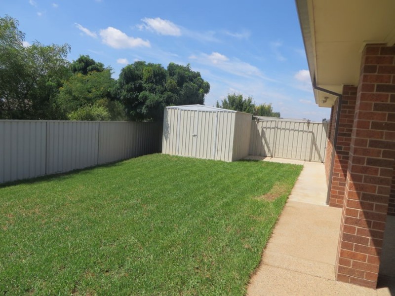 4 Pinnacle Place, Estella NSW 2650