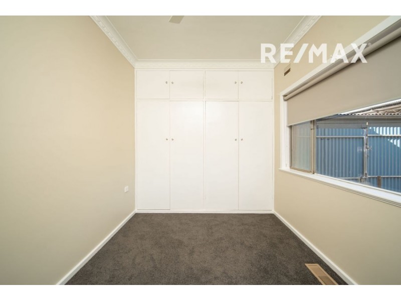 380 Lake Albert Road, Kooringal NSW 2650