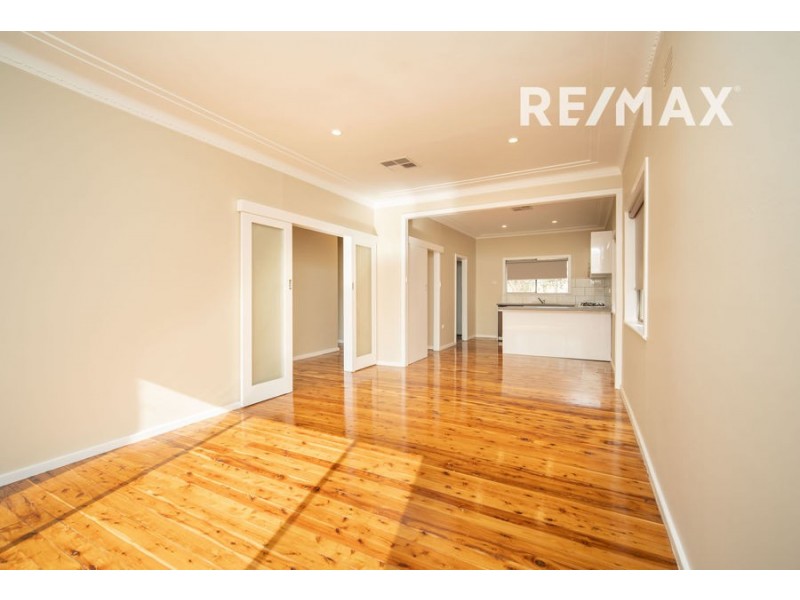 380 Lake Albert Road, Kooringal NSW 2650