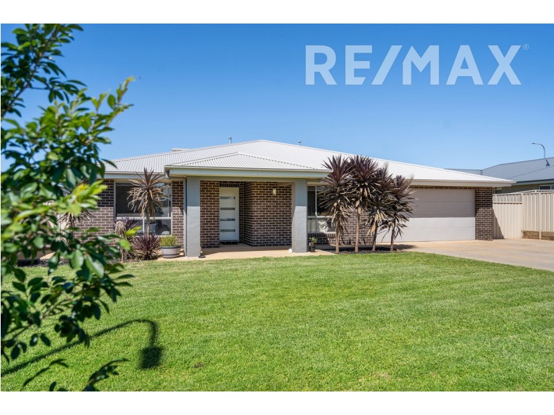 9 Morris Crescent, Gobbagombalin NSW 2650