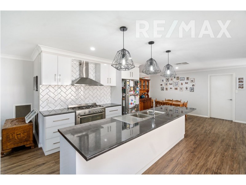 9 Morris Crescent, Gobbagombalin NSW 2650