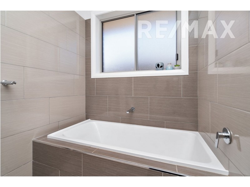 9 Morris Crescent, Gobbagombalin NSW 2650