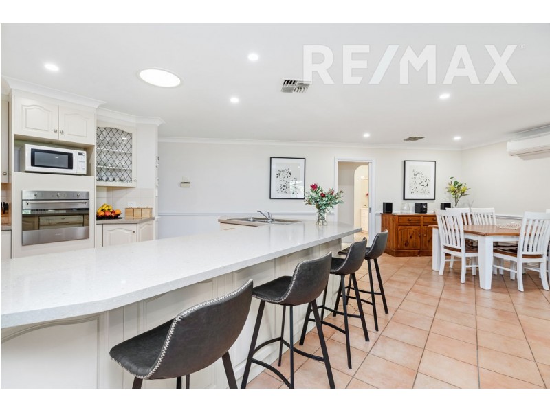 11 Kimba Drive, Glenfield Park NSW 2650