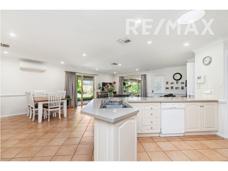11 Kimba Drive, Glenfield Park NSW 2650