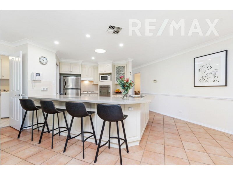 11 Kimba Drive, Glenfield Park NSW 2650