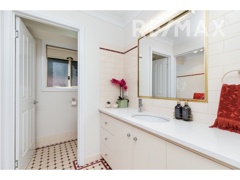 11 Kimba Drive, Glenfield Park NSW 2650