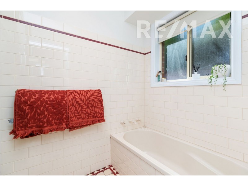 11 Kimba Drive, Glenfield Park NSW 2650