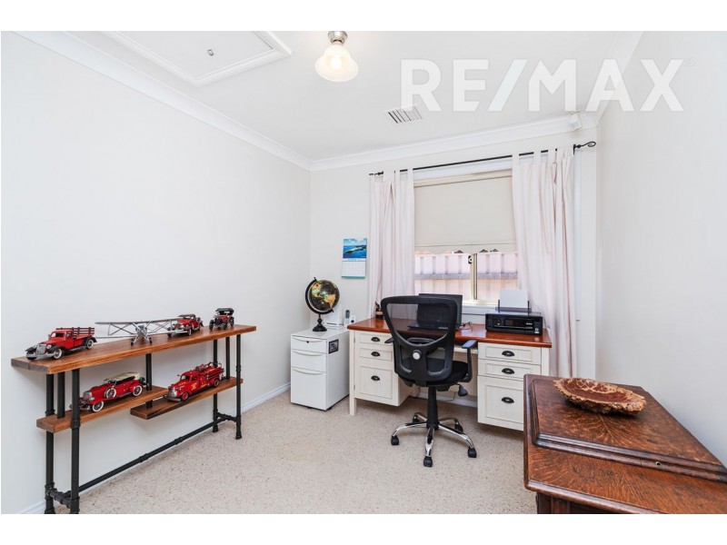 11 Kimba Drive, Glenfield Park NSW 2650
