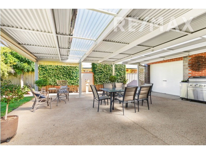 11 Kimba Drive, Glenfield Park NSW 2650