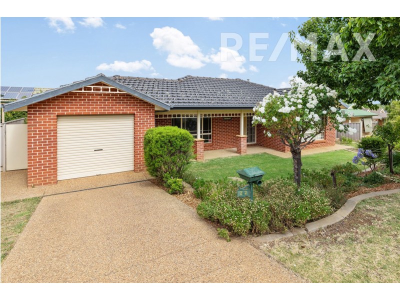 2/2 Lachlan Place, Tatton NSW 2650