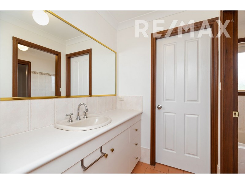 2/2 Lachlan Place, Tatton NSW 2650