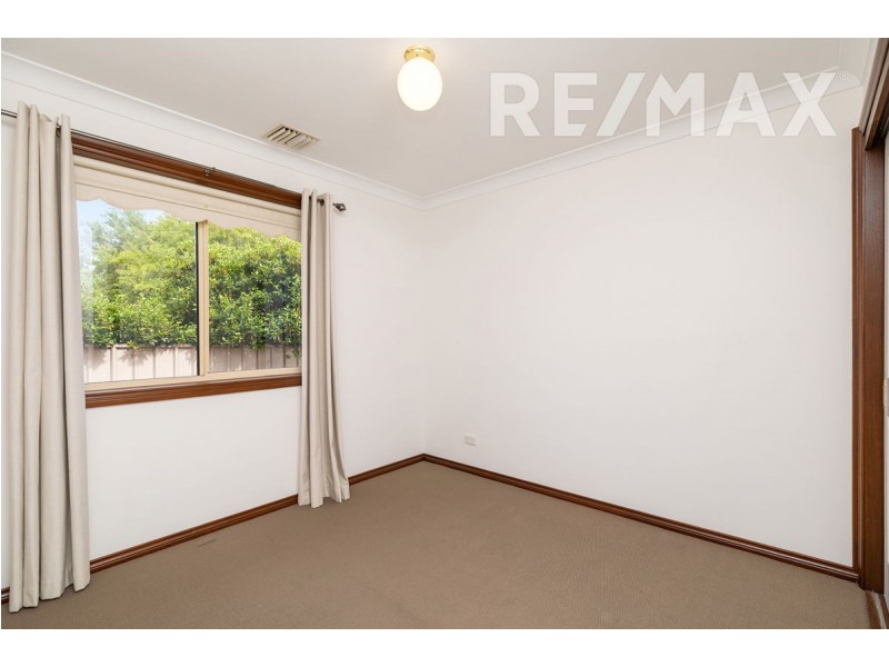 2/2 Lachlan Place, Tatton NSW 2650