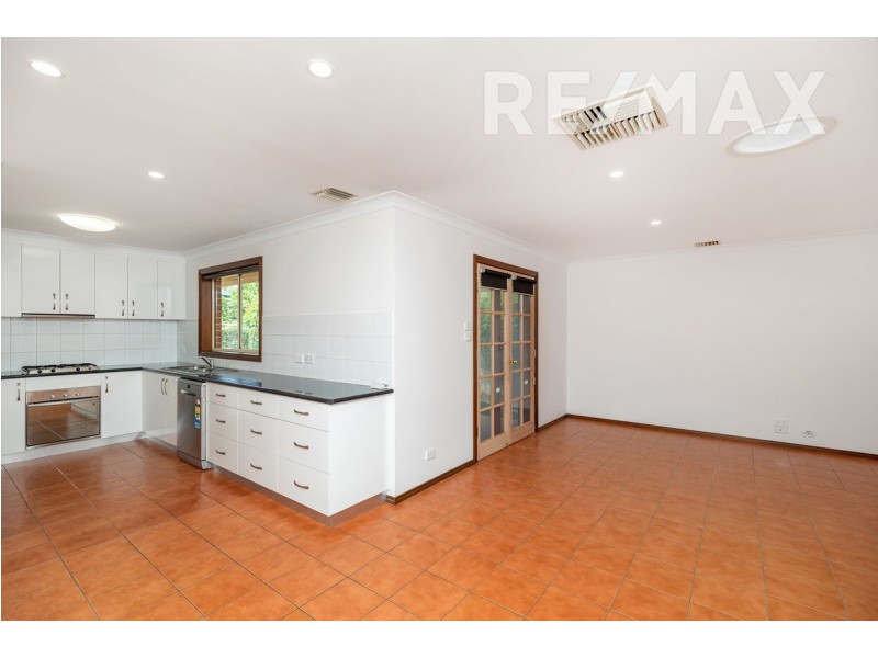 2/2 Lachlan Place, Tatton NSW 2650