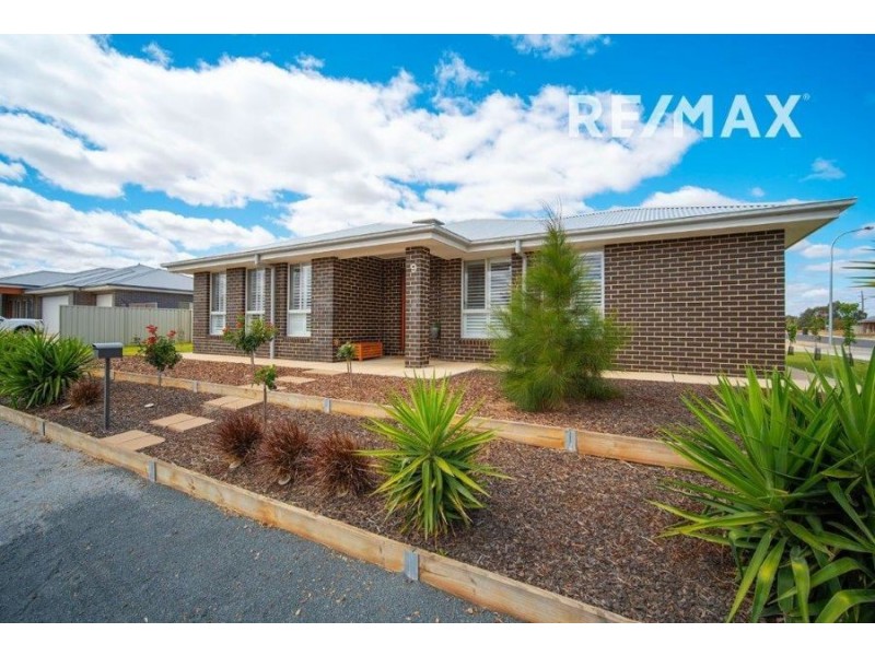 9 Gallop Avenue, Turvey Park NSW 2650