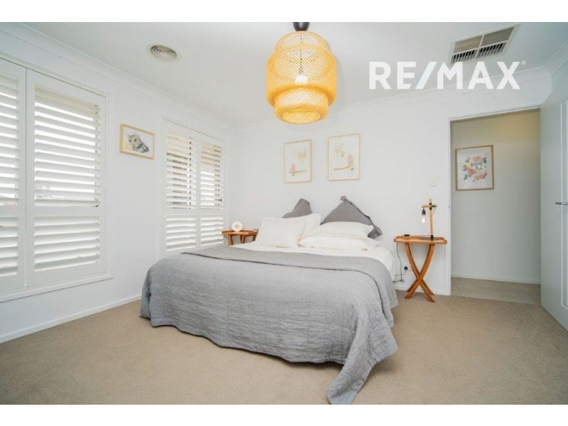 9 Gallop Avenue, Turvey Park NSW 2650