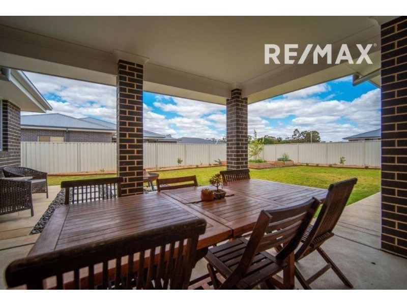 9 Gallop Avenue, Turvey Park NSW 2650