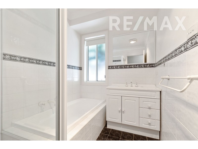 9 Illeura Road, Bourkelands NSW 2650