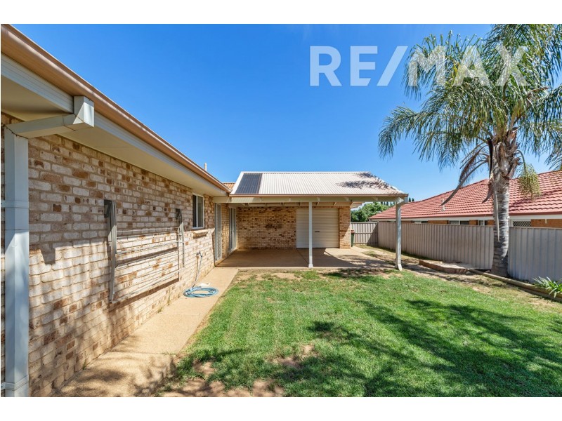 9 Illeura Road, Bourkelands NSW 2650