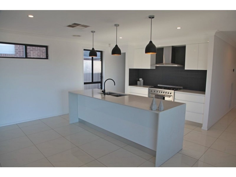 6 Eureka Street, Estella NSW 2650