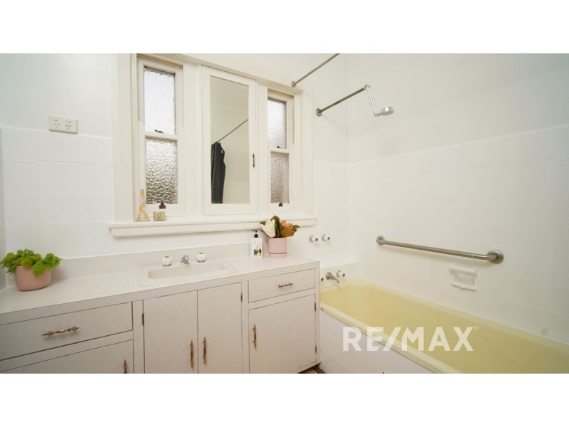 56 Blamey Street, Turvey Park NSW 2650