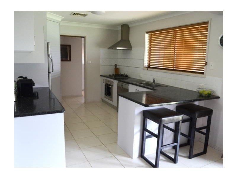 32 Pinaroo Drive, Glenfield Park NSW 2650