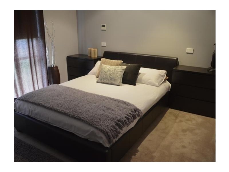 32 Pinaroo Drive, Glenfield Park NSW 2650