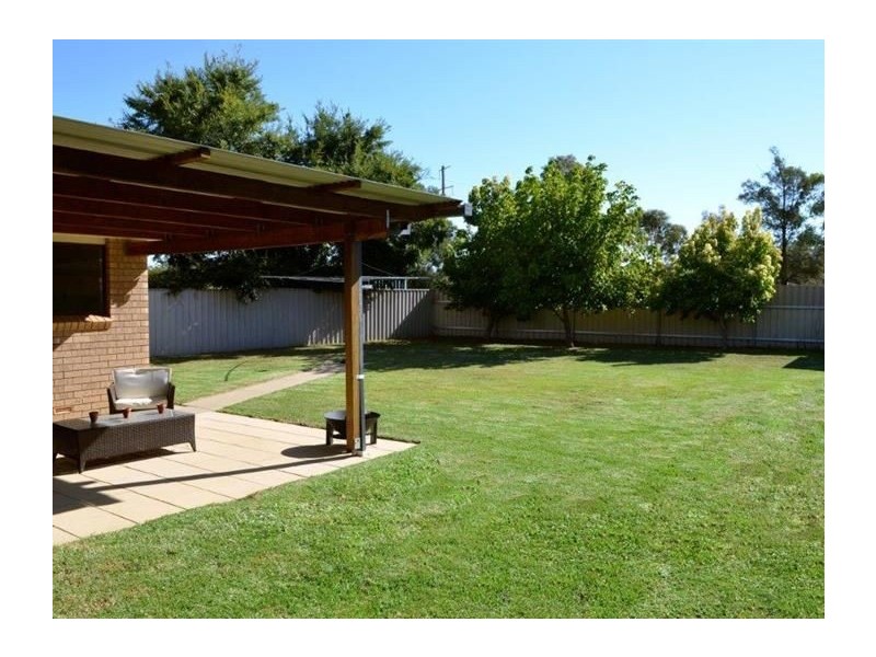 32 Pinaroo Drive, Glenfield Park NSW 2650