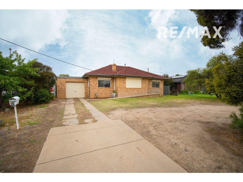 65 Main Street, Lake Albert NSW 2650