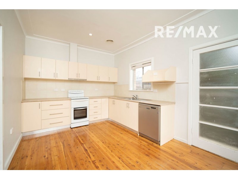 65 Main Street, Lake Albert NSW 2650